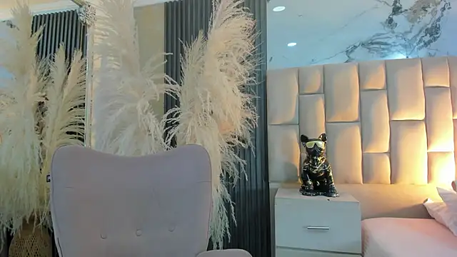 Snapshot of cloesummerr_ chatting on February 9, 1:04 pm cloesummerr online show from February 9, 1:04 pm