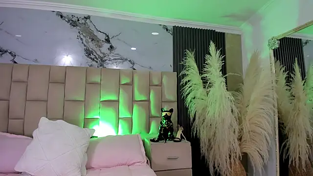 cloesummerr  online show from April 18, 12:31 pm