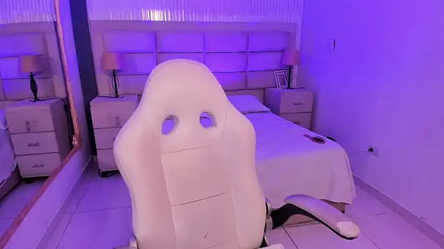 Starbutterflyy  online show from February 11, 5:12 am