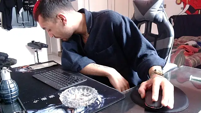 malek xarx  online show from March 9, 2:10 pm