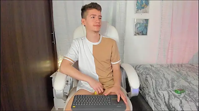 ThiagooJames online show from September 26, 3:32 am