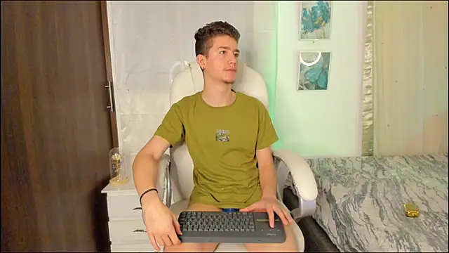 ThiagooJames online show from October 10, 3:05 am