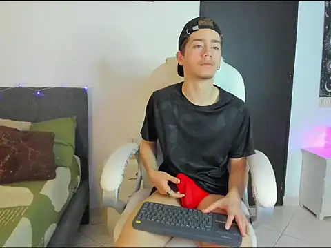 ThiagooJames online show from February 7, 6:06 am