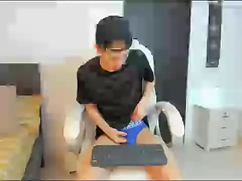 ThiagooJames online show from March 2, 11:44 pm