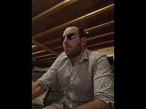 Snapshot of BrunJulienMetis chatting on January 9, 9:16 pm BrunJulienMetis online show from January 9, 9:16 pm