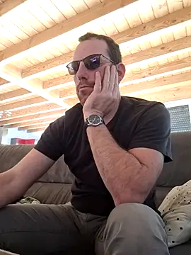 Snapshot of BrunJulienMetis chatting on February 8, 2:53 pm BrunJulienMetis online show from February 8, 2:53 pm