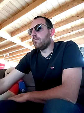 Snapshot of BrunJulienMetis chatting on March 21, 10:09 am BrunJulienMetis online show from March 21, 10:09 am