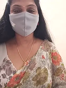 Snapshot of shivani27 chatting on January 10, 9:11 am shivani27 online show from January 10, 9:11 am