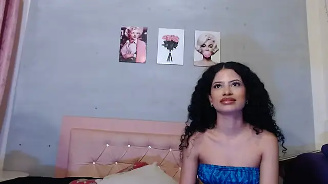 Snapshot of Adut_Akech chatting on September 17, 12:07 pm Adut Akech online show from September 17, 12:07 pm