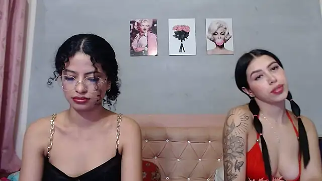 Snapshot of Adut_Akech chatting on September 20, 3:02 pm Adut Akech online show from September 20, 3:02 pm