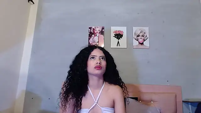 Snapshot of Adut_Akech chatting on October 8, 12:14 pm Adut Akech online show from October 8, 12:14 pm