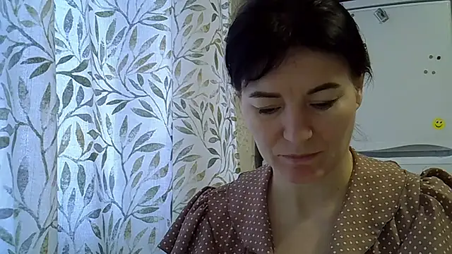 Snapshot of Krystal_82 chatting on December 18, 8:31 am Krystal 82 online show from December 18, 8:31 am