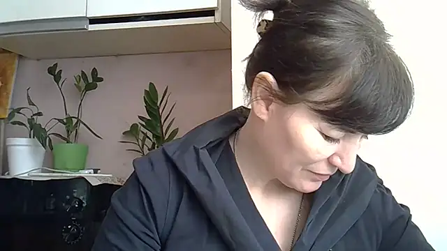 Snapshot of Krystal_82 chatting on February 6, 11:02 am Krystal 82 online show from February 6, 11:02 am