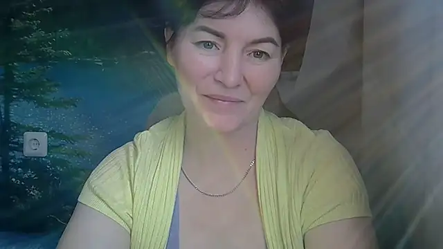 Snapshot of Krystal_82 chatting on March 21, 8:19 am Krystal 82 online show from March 21, 8:19 am