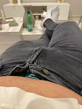 Snapshot of Mrdim26 chatting on February 17, 7:27 am Mrdim26 online show from February 17, 7:27 am