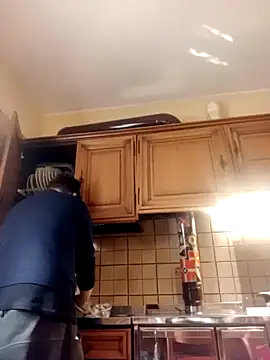 Snapshot of ynroh_87 chatting on March 2, 11:06 am ynroh 87 online show from March 2, 11:06 am