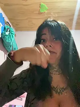 Snapshot of kiittyselenita chatting on April 29, 3:54 am kiittyselenita online show from April 29, 3:54 am