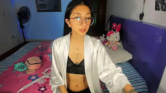 Snapshot of Anais_lux chatting on June 28, 12:27 am Anais lux online show from June 28, 12:27 am