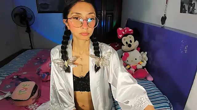 Snapshot of Anais_lux chatting on July 1, 12:01 am Anais lux online show from July 1, 12:01 am