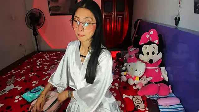 Snapshot of Anais_lux chatting on July 6, 10:45 pm Anais lux online show from July 6, 10:45 pm