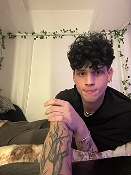 Snapshot of tyler_boo chatting on March 4, 9:54 pm tyler boo online show from March 4, 9:54 pm