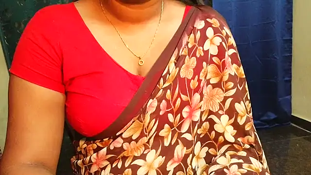 Snapshot of Pavani-Sexy chatting on June 24, 3:49 am Pavani-Sexy online show from June 24, 3:49 am