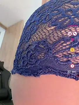 BellaLeclair online show from May 30, 4:37 pm