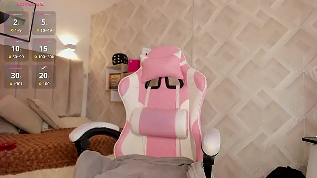 Clhoe Johnson online show from February 2, 12:26 pm