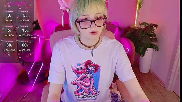 CoralineYoung online show from June 7, 10:41 am