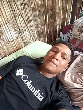 Snapshot of Davir2001 chatting on February 21, 7:04 pm Davir2001 online show from February 21, 7:04 pm