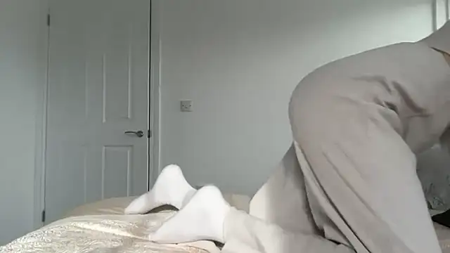 lolableux online show from April 10, 4:01 pm