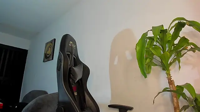 LoganTwink18 online show from December 17, 9:26 am