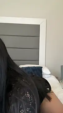 LilMisIndianx online show from March 18, 11:24 am