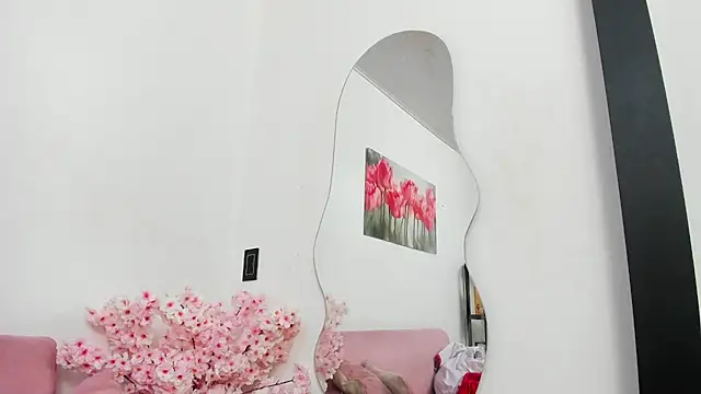 pinky f00x online show from June 4, 7:20 pm