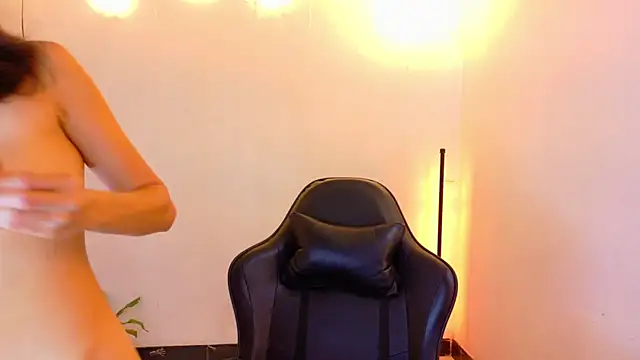 Snapshot of Sarasavage chatting on July 20, 7:49 pm Sarasavage online show from July 20, 7:49 pm