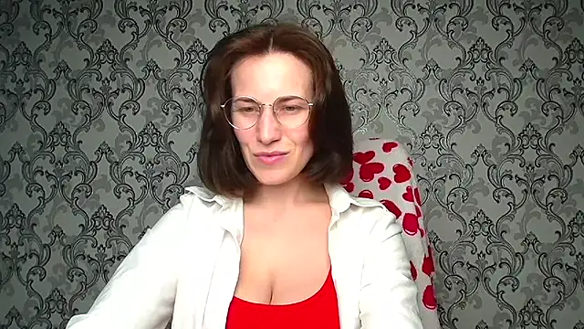 Kelly Kisss online show from April 8, 11:10 am