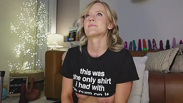 Taylorlove303 online show from February 28, 11:33 am