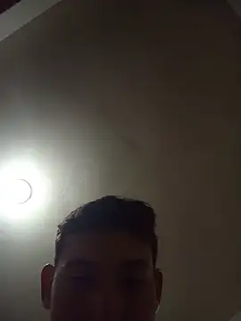 Snapshot of Henriquepauzao10 chatting on May 27, 3:03 am Henriquepauzao10 online show from May 27, 3:03 am
