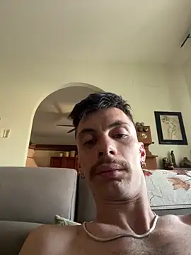 Lucamilano1991 online show from April 18, 4:33 pm