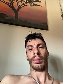 Lucamilano1991 online show from May 31, 9:27 am