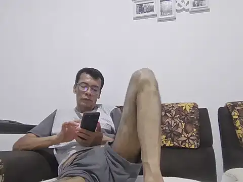 skinnylatino51 online show from July 17, 1:12 am