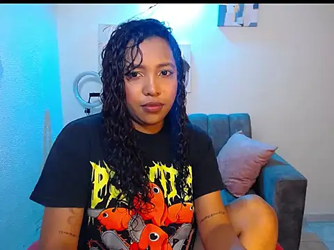 Snapshot of warisg__ chatting on April 5, 10:56 am warisg online show from April 5, 10:56 am