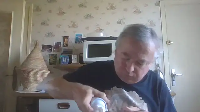 Snapshot of gegevincent chatting on March 18, 12:52 pm gegevincent online show from March 18, 12:52 pm