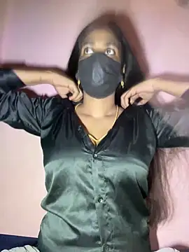 umairahaasan 1 online show from April 9, 9:47 am