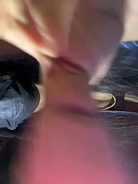 umairahaasan 1 online show from April 10, 9:14 am