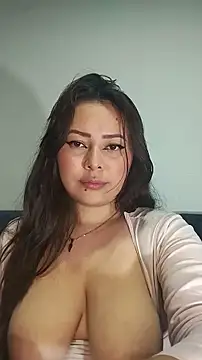 Snapshot of Damii_001 chatting on May 22, 2:08 am Damii 001 online show from May 22, 2:08 am