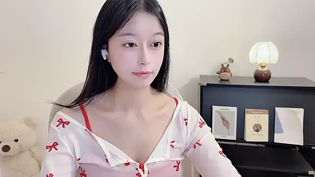 Snapshot of Onechestnut chatting on October 15, 1:28 am Onechestnut online show from October 15, 1:28 am