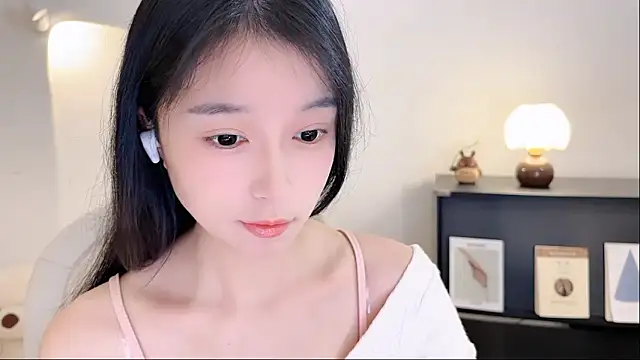 Snapshot of Onechestnut chatting on November 2, 5:32 am Onechestnut online show from November 2, 5:32 am