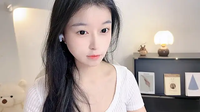 Snapshot of Onechestnut chatting on November 4, 6:01 am Onechestnut online show from November 4, 6:01 am