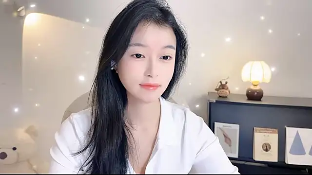 Snapshot of Onechestnut chatting on November 5, 6:13 am Onechestnut online show from November 5, 6:13 am